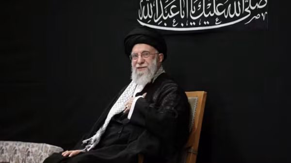 Lãnh tụ tối cao Iran Ali Khamenei tái xuất công khai