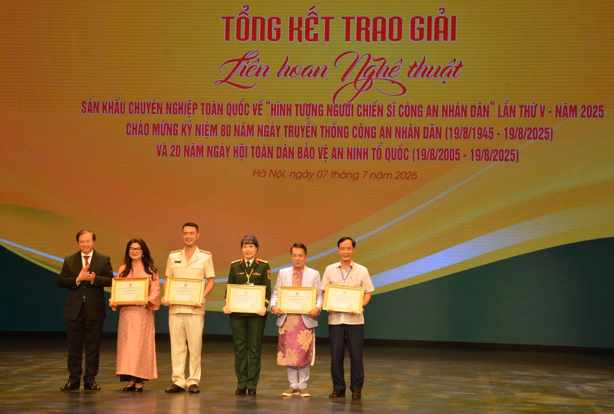 Bế mạc và trao giải Liên hoan nghệ thuật sân khấu chuyên nghiệp về Công an lần V -0