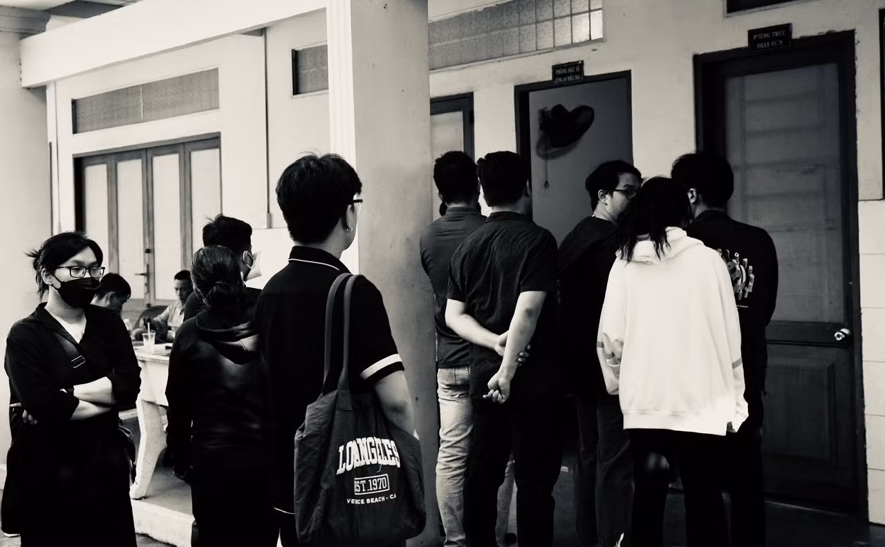 Dọn dẹp lại cư xá Độc Lập sau vụ cháy để ổn định cuộc sống -0