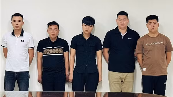 Bắt giữ nhóm đối tượng sử dụng mạng để chiếm đoạt tài sản
