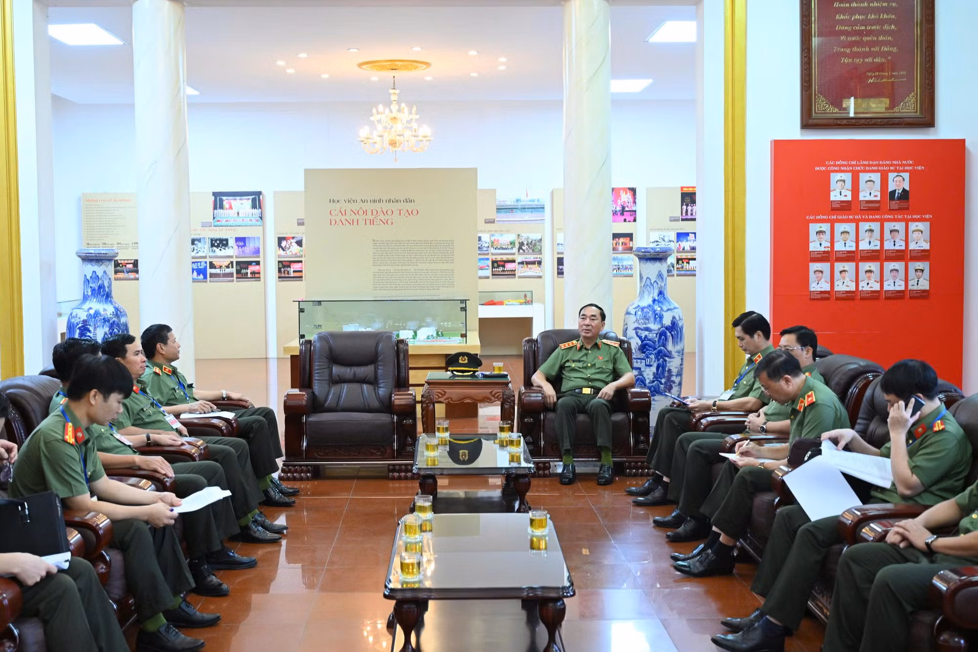 Thứ trưởng Trần Quốc Tỏ kiểm tra công tác tổ chức Kỳ thi đánh giá của Bộ Công an năm 2025 -0