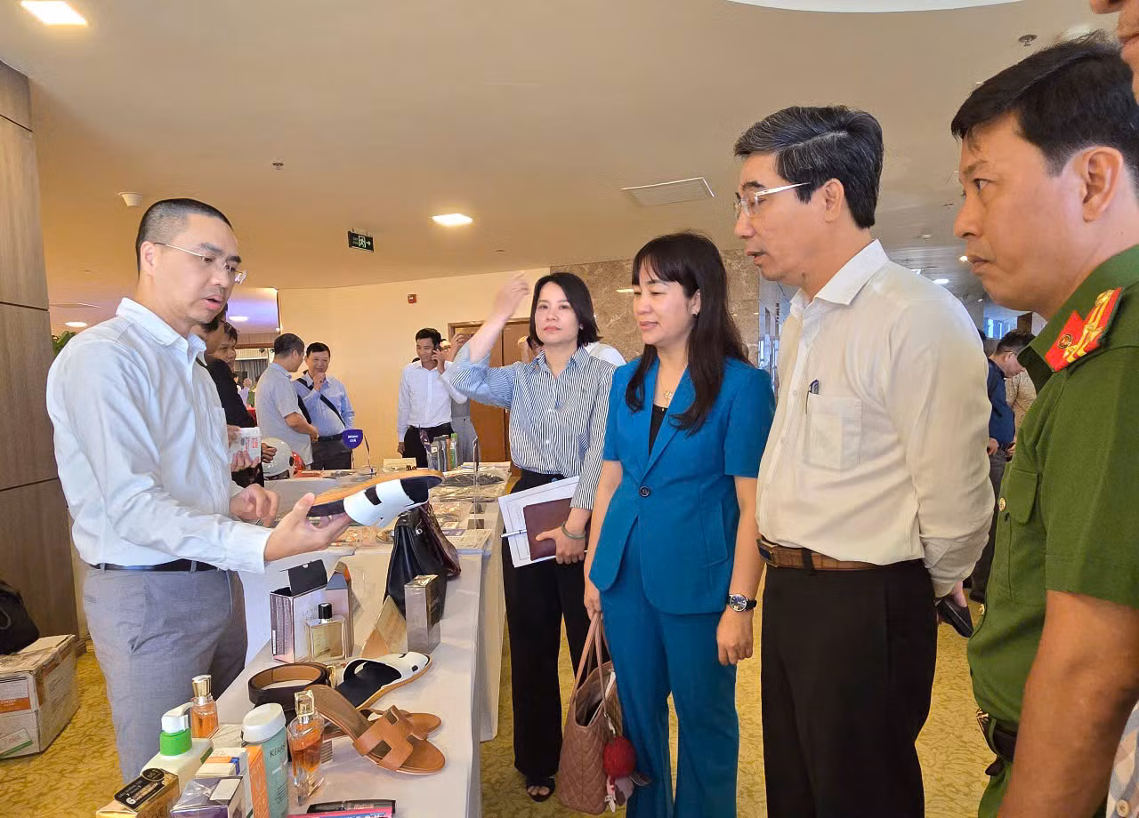 6 tháng, xử lý hơn 50.000 vụ buôn lậu, hàng giả và các gian lận thương mại khác -0