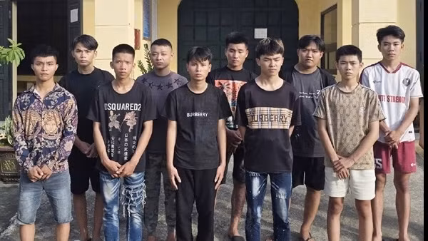 Tạm giữ hình sự 10 đối tượng gây rối trật tự công cộng