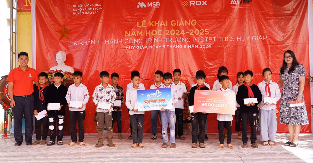 Về với “địa chỉ đỏ” – Hành trình tri ân của ROX -0