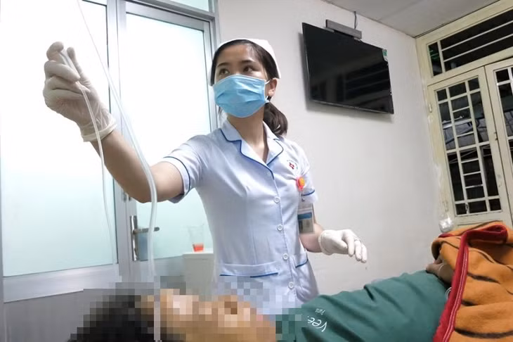 Cứu sống nam thanh niên nguy kịch, nghi bị bạn gái quen qua mạng lừa sang Campuchia -0