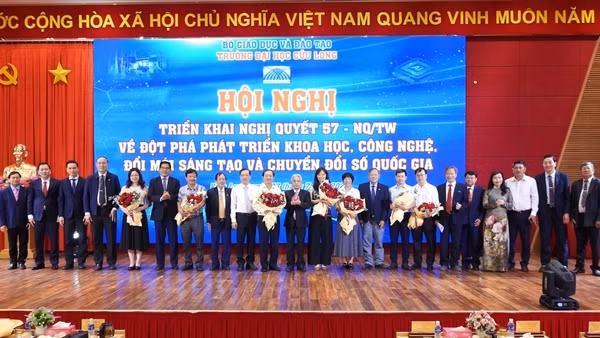 Trường Đại học Cửu Long triển khai Nghị quyết 57