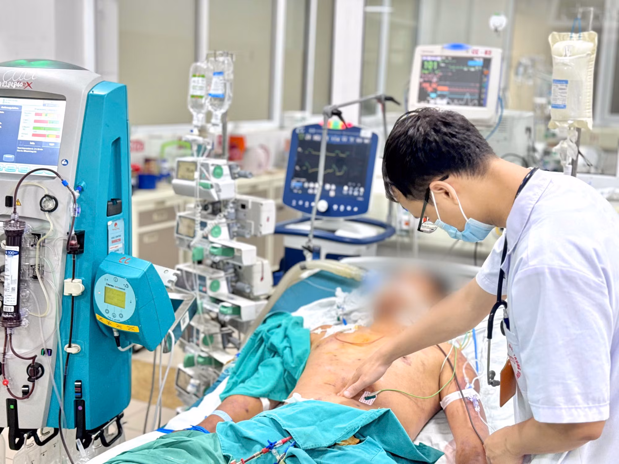 Nguy kịch sau 3 ngày ăn tiết canh -0