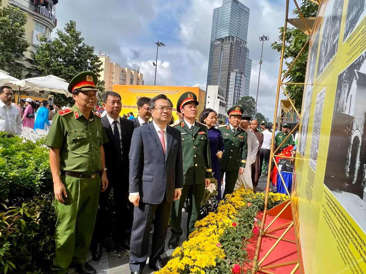 Triển lãm ảnh “Đồng chí Nguyễn Văn Linh - Nhà lãnh đạo kiên định và sáng tạo của cách mạng Việt Nam” -0