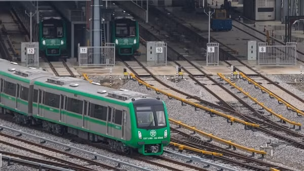 Khách dùng thẻ vé liên thông đi xe buýt, metro được hưởng nhiều ưu đãi giảm giá