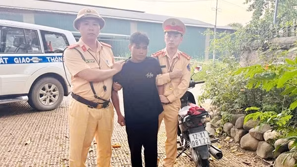 Bắt con nghiện trộm xe máy đang trên đường đi tiêu thụ