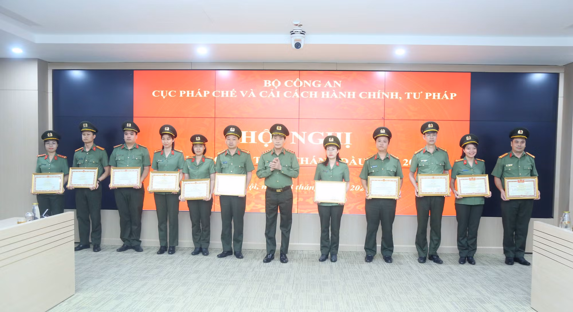 6 thang dau nam -0