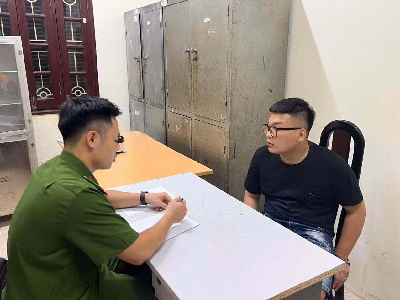 Công an Hà Nội bắt giữ đối tượng cướp tiệm vàng sau gần 6 giờ gây án -0