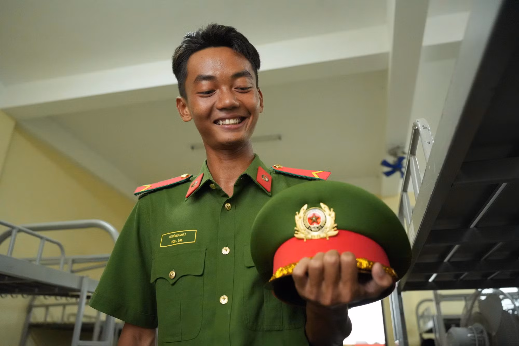 Những khoảnh khắc đầu tiên của các chiến sĩ Cảnh sát cơ động miền Nam tại Thủ đô -11