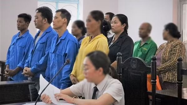Hơn 93 năm tù cho đường dây mua bán trẻ em có người thân tiếp tay