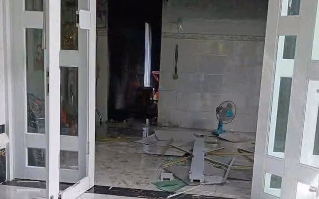 Chồng đâm vợ cũ rồi phóng hỏa để tự vẫn -0