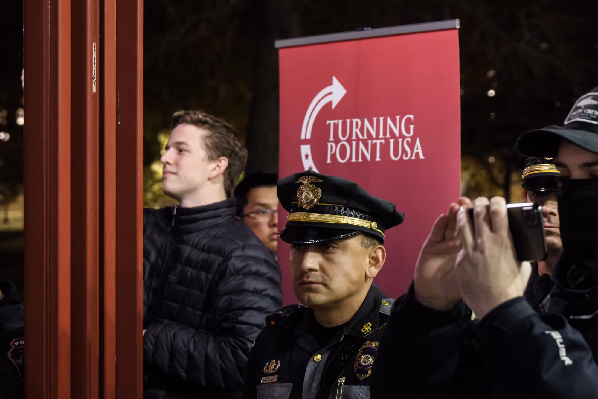turning point là phong trào chính tr- c-a phe cánh h-u thiên v- d-i tho-i .jpg -0