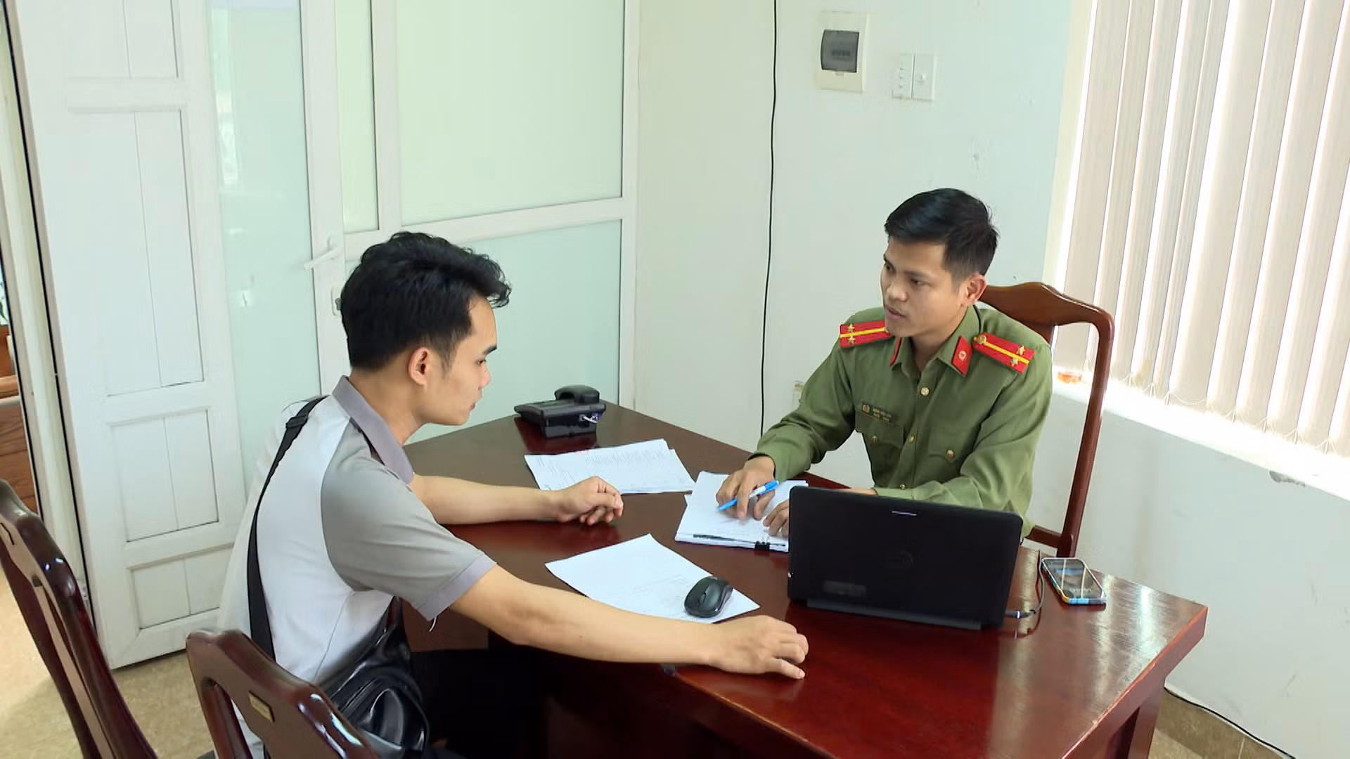 Triệt xóa đường dây làm giả giấy tờ quy mô lớn do đối tượng 9X điều hành -0