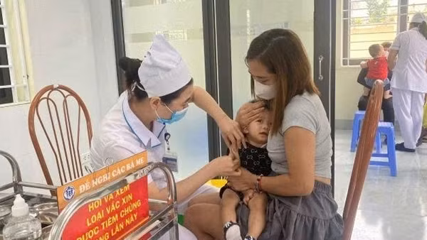 Những giải pháp để thu hút nhân lực về tuyến y tế cơ sở