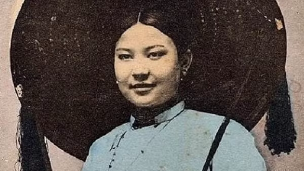 Bạn lan ôm gối nhà vua