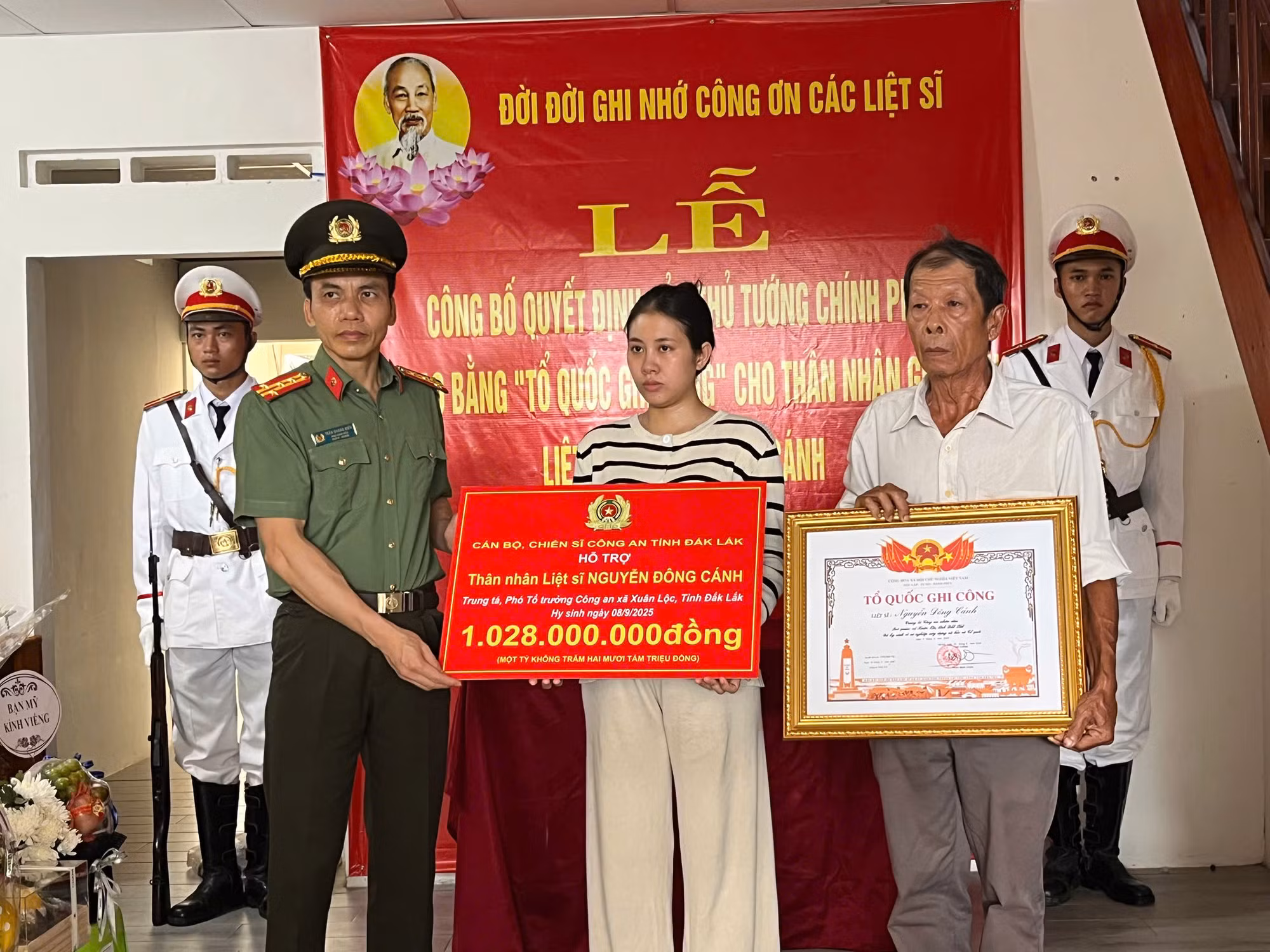 Trao Bằng Tổ quốc ghi công cho&nbsp;Trung tá Nguyễn Đông Cánh -0