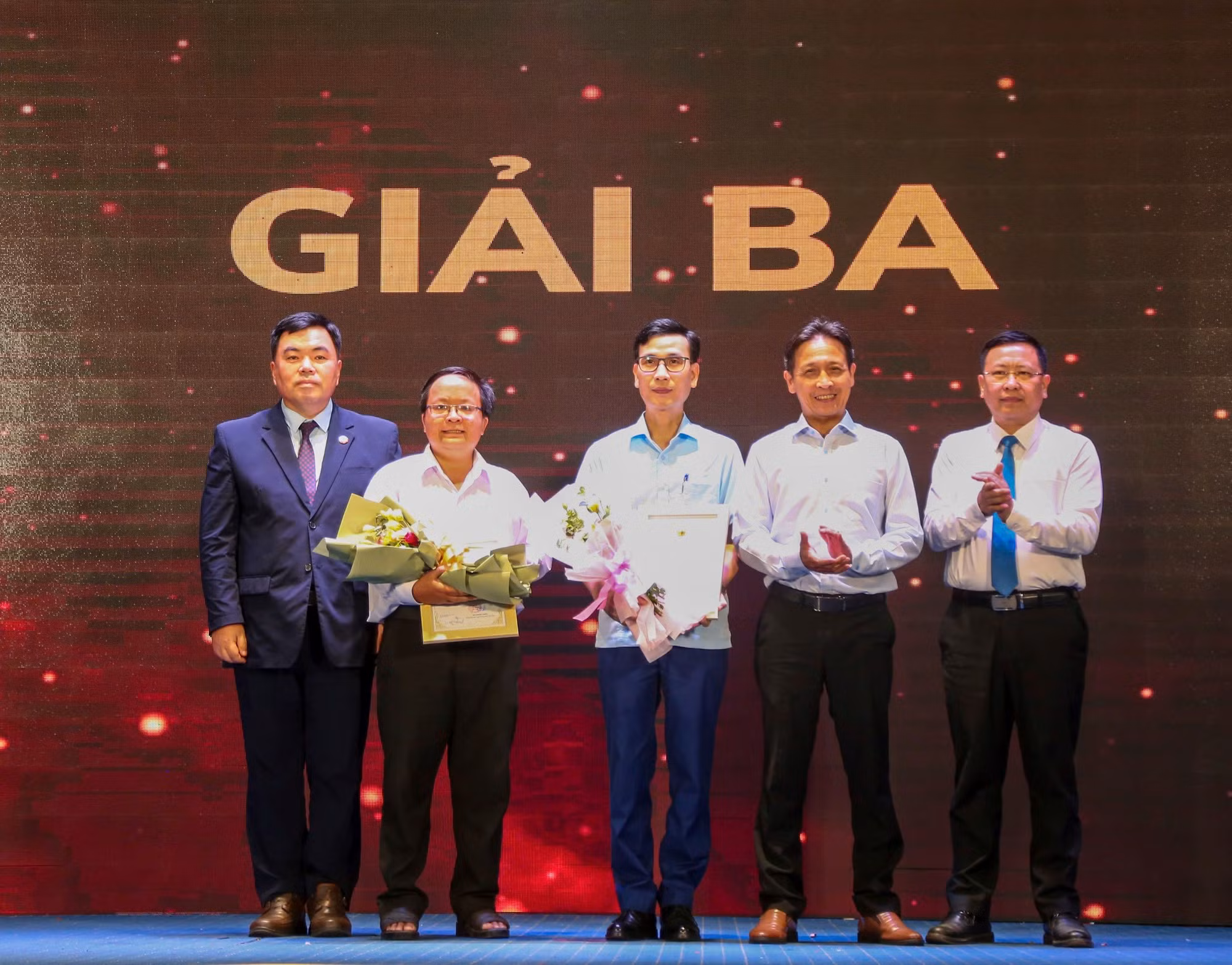 Trao giải cuộc thi viết “Cha và con gái” lần thứ 3. -0