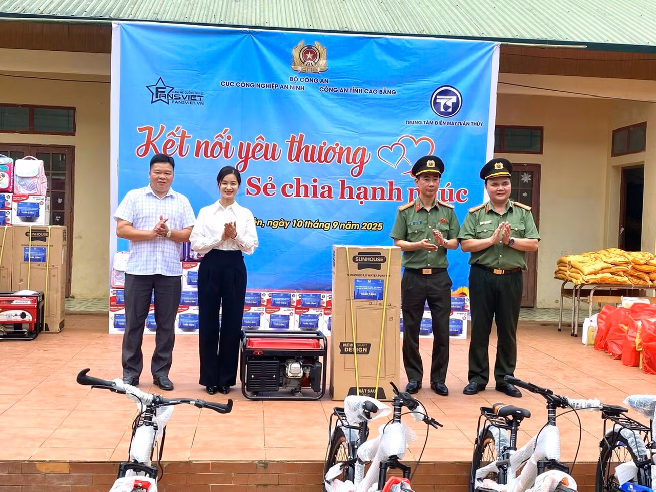 Cục Công nghiệp an ninh dâng hương căn cứ địa cách mạng Pác Bó -0