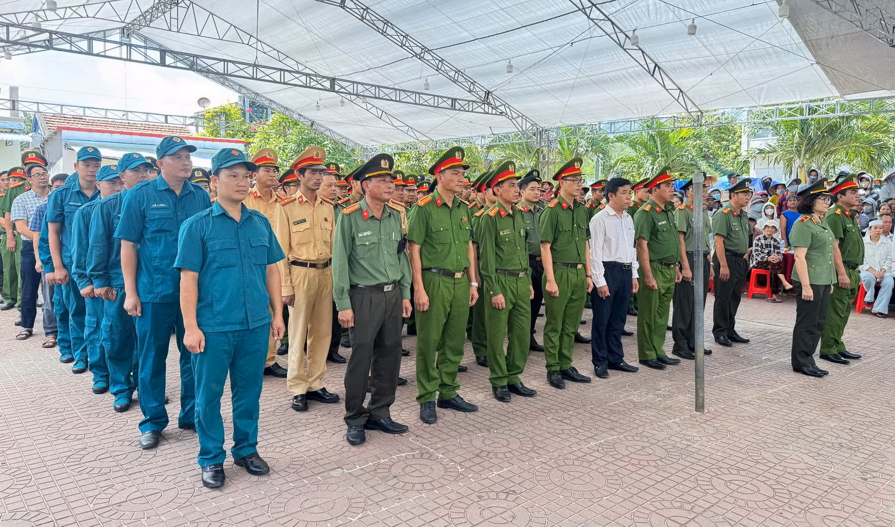 Nghẹn ngào tiễn biệt cán bộ Công an hy sinh khi truy bắt tội phạm -0