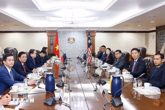 Chủ tịch Quốc hội Trần Thanh Mẫn và Chủ tịch Hạ viện Malaysia tiến hành hội đàm -0