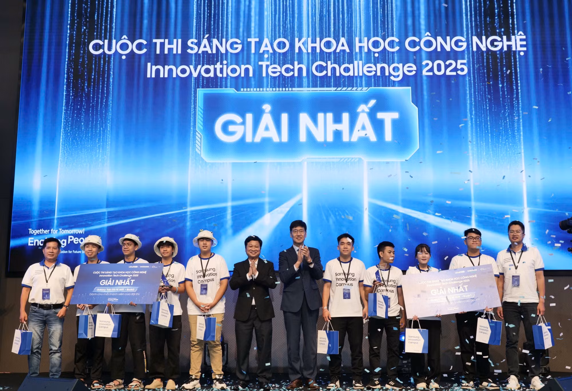 Đại học Duy tân và Trường THPT Lê Quý Đôn giành ngôi Quán quân cuộc thi Sáng tạo khoa học công nghệ -0