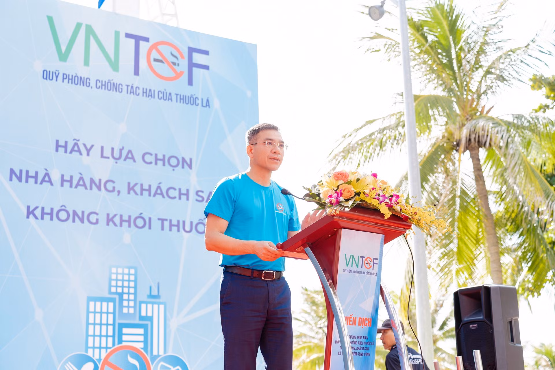 Nói không với khói thuốc tại các địa điểm công cộng -0
