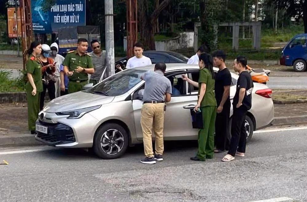 Tạm giữ hình sự lái xe taxi 