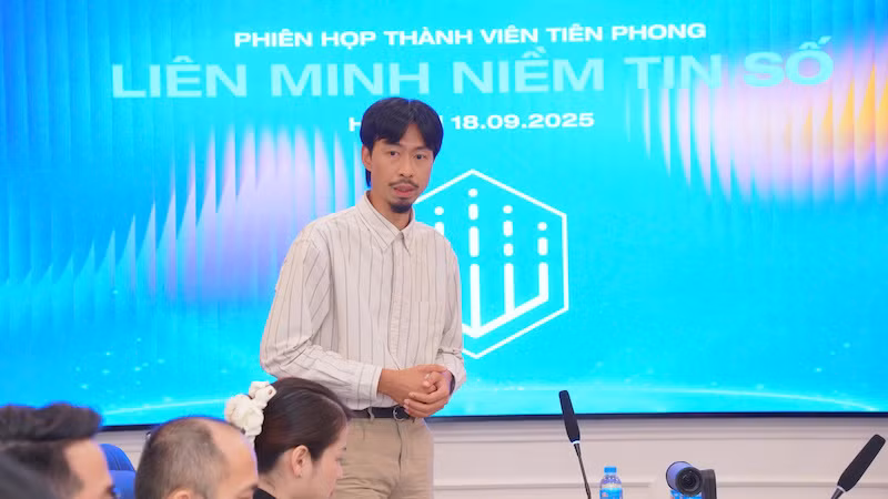Không để bất kỳ ai phải đơn độc trên không gian số -0