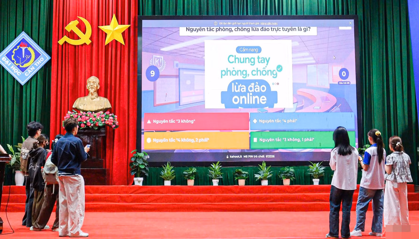 Đồng hành cùng sinh viên giải mã thủ đoạn lừa đảo trực tuyến -0