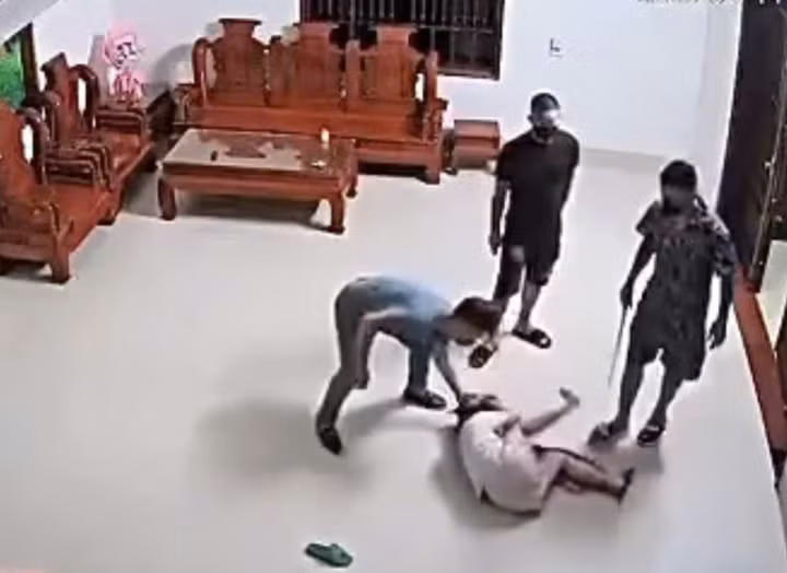 Nguyên nhân 3 đối tượng hành hung người phụ nữ trong nhà ở Tam Đảo -0