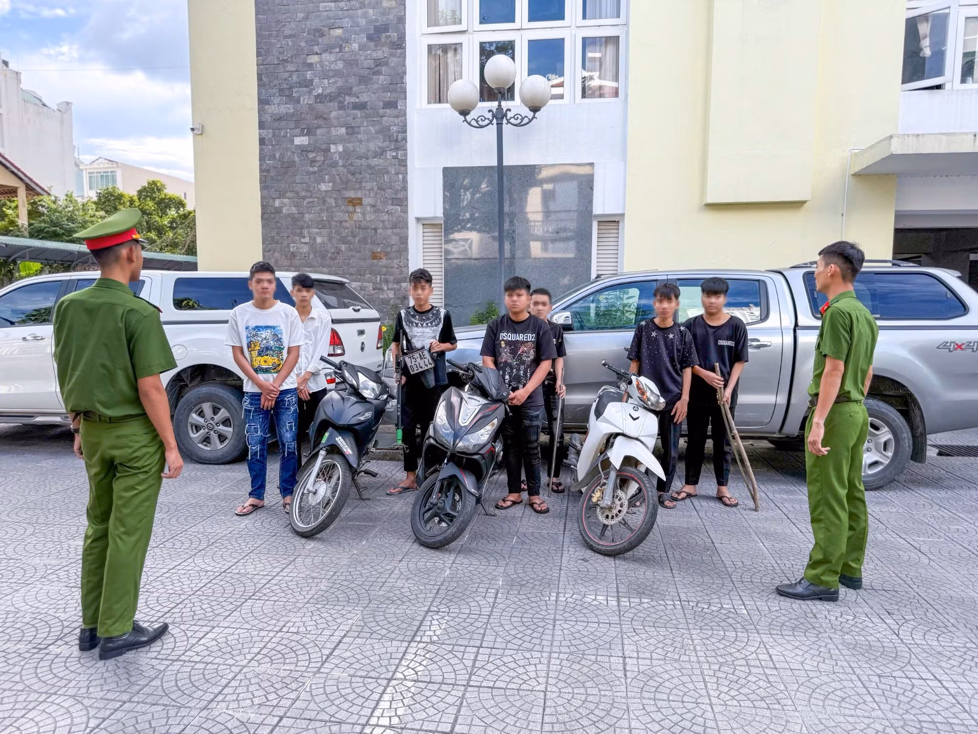 Làm rõ nhóm đối tượng đánh, cướp tài sản người đi đường giữa đêm khuya -0