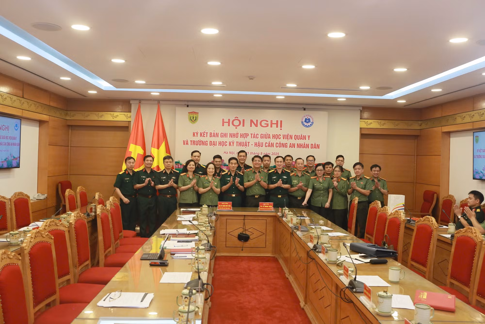 Trường Đại học Kỹ thuật-Hậu cần CAND và Học viện Quân y ký kết Biên bản hợp tác -0
