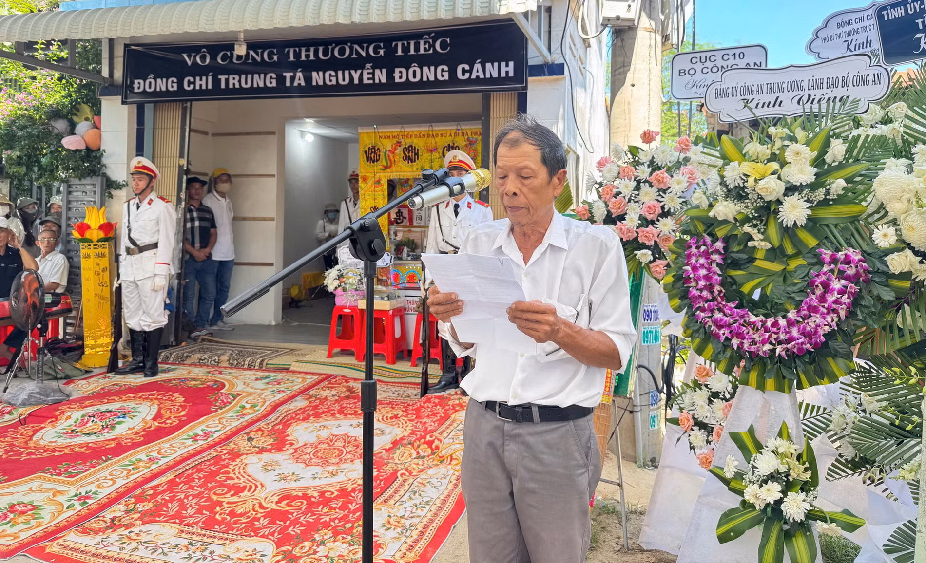 Nghẹn ngào tiễn biệt cán bộ Công an hy sinh khi truy bắt tội phạm -0