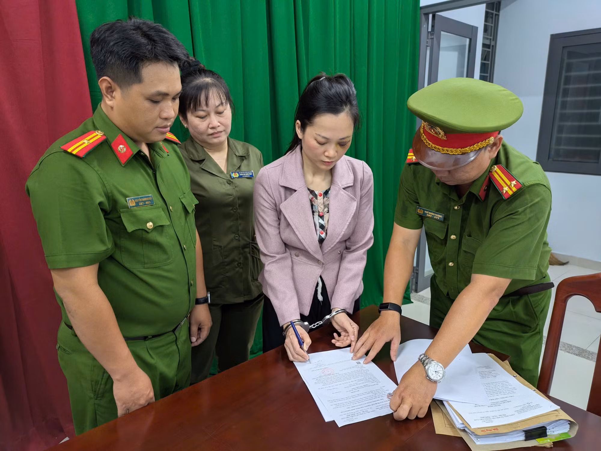 Chủ cơ sở nha khoa Tuyết Chinh bị tạm giữ hình sự vì hành hung khách hàng -1