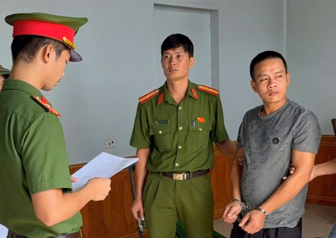 Bắt tạm giam kẻ hành hạ con đẻ sau khi ly thân với vợ -0