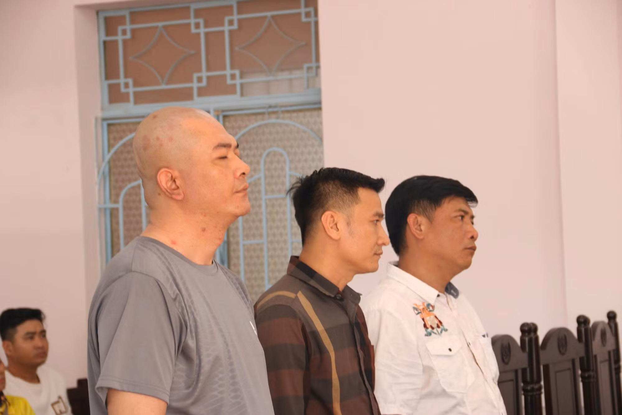 Cho vay gần 54 tỉ với lãi suất “khủng”, nhóm bị cáo lĩnh gần 3 năm tù -0