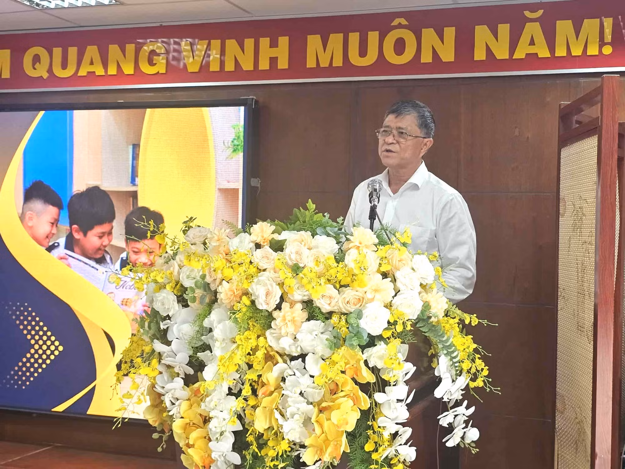 TP Hồ Chí Minh hạn chế học sinh sử dụng điện thoại trong giờ ra chơi -0