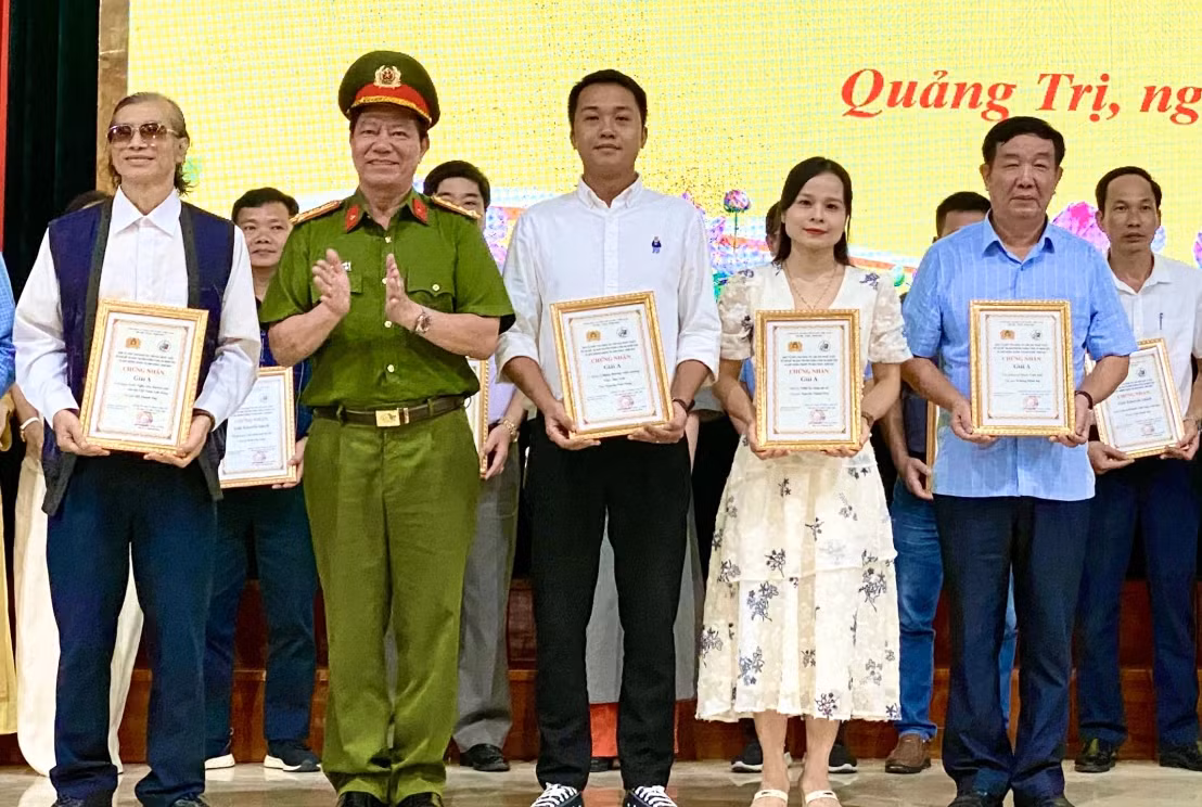 Trao giải sáng tác văn học nghệ thuật “80 năm truyền thống Công an nhân dân và quê hương Quảng Trị anh hùng” -0