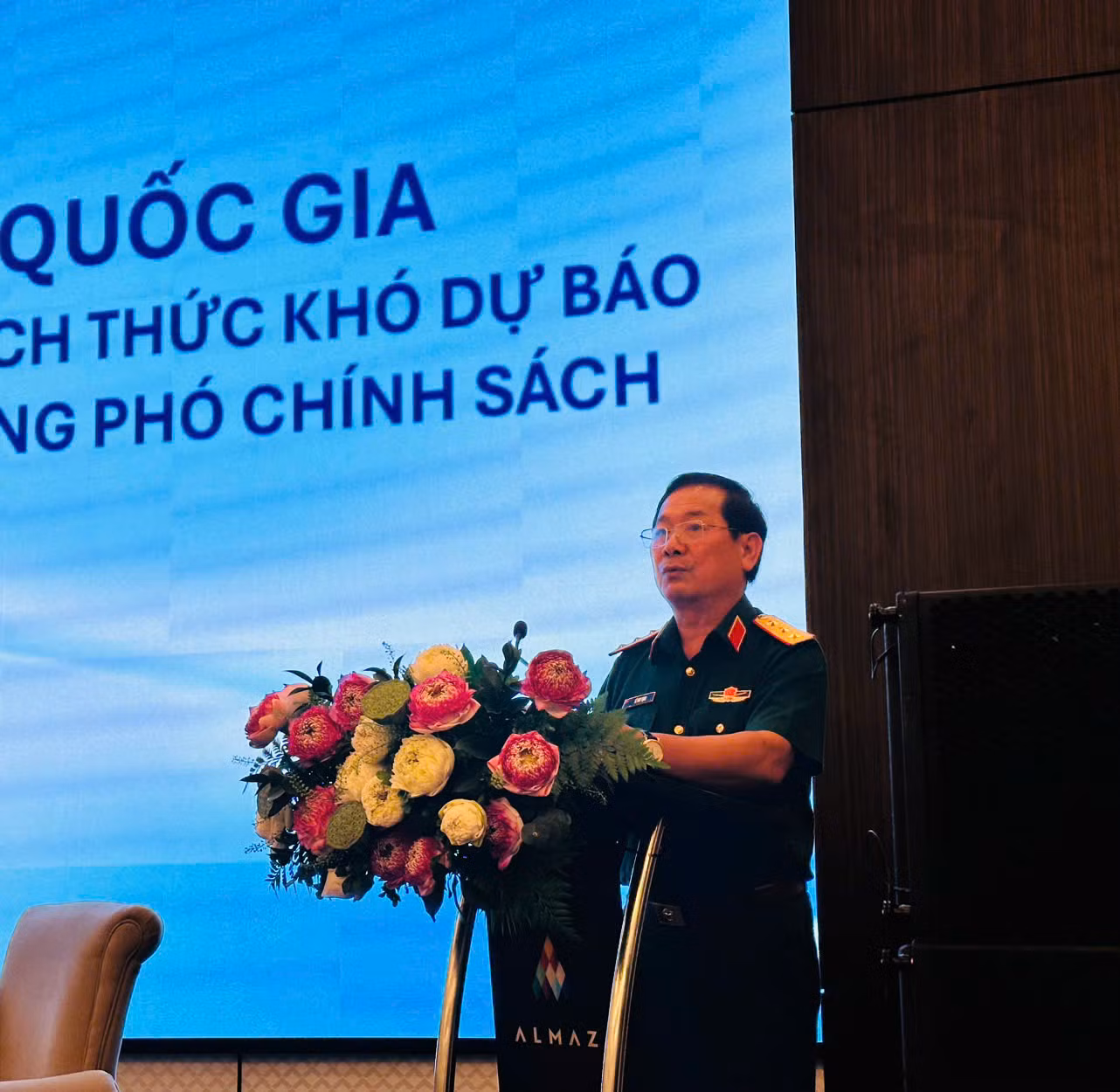 Hội thảo khoa học về sức mạnh không giới hạn và những thách thức khó dự báo của AI -0