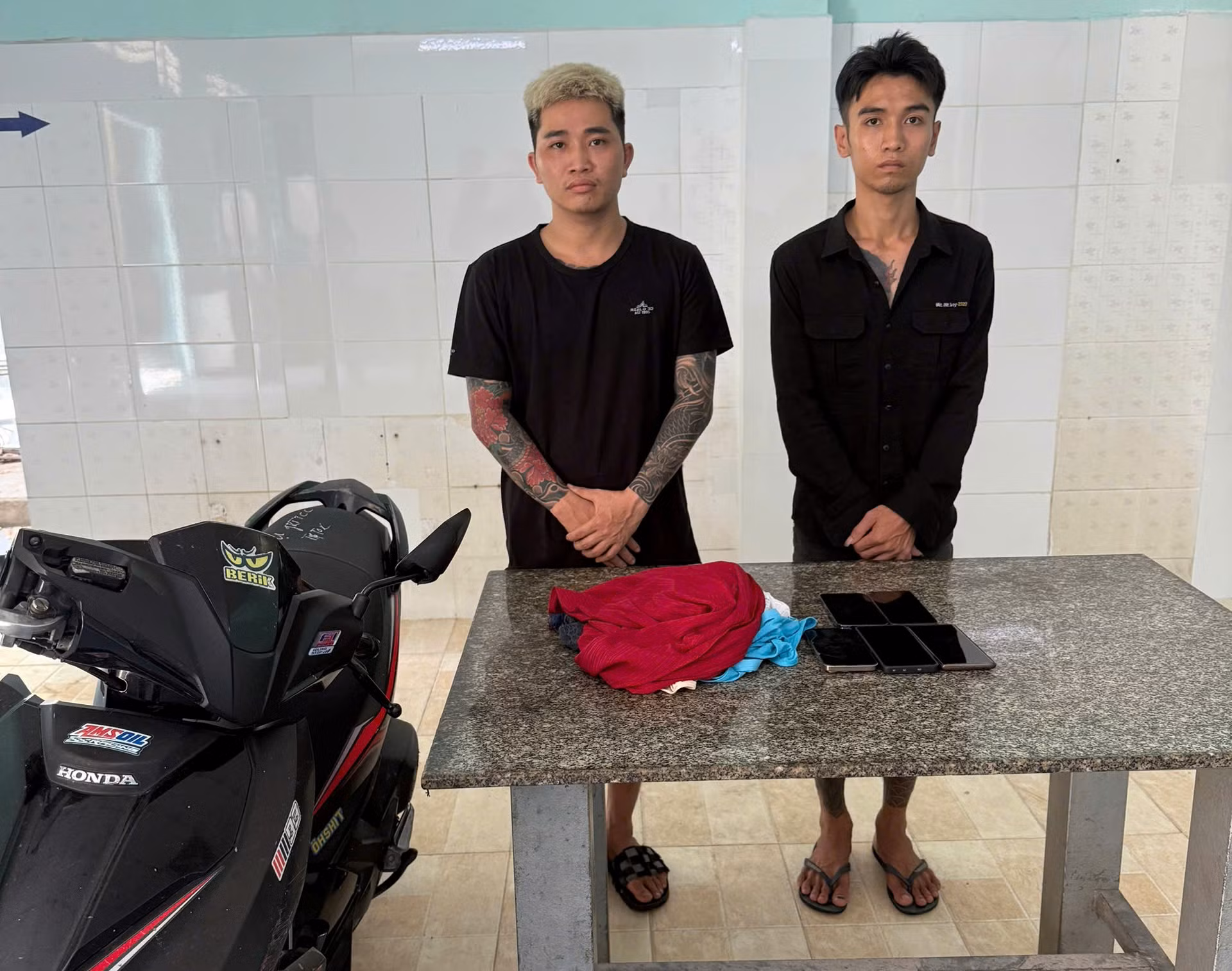 Xử lý nghiêm nhóm “tiktoker” dàn dựng clip phản cảm, gây rối trật tự công cộng -0