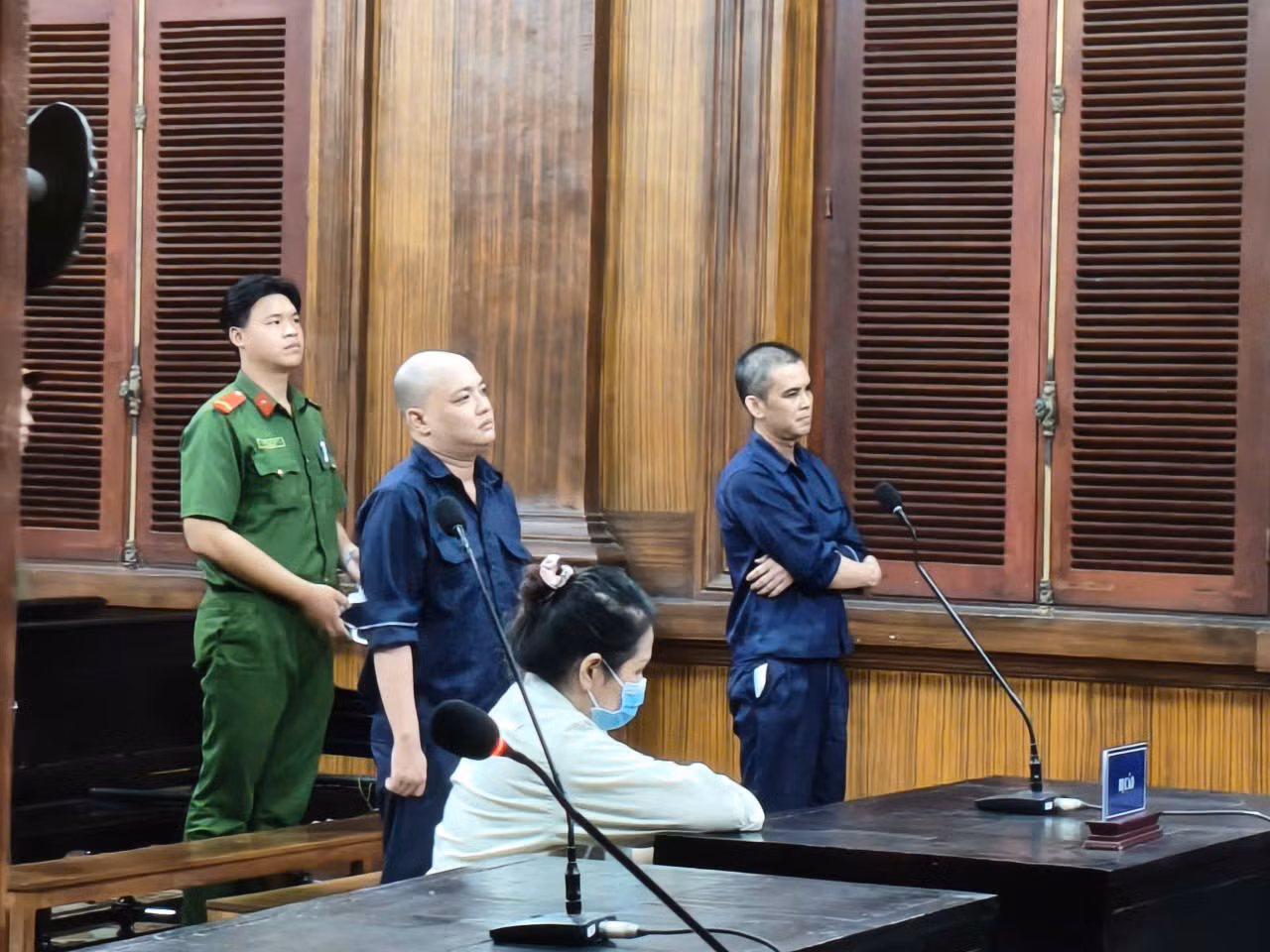Ca sĩ “cháu Phó thủ tướng” và bà chủ chuỗi nhà thuốc Mỹ Châu lãnh án -0