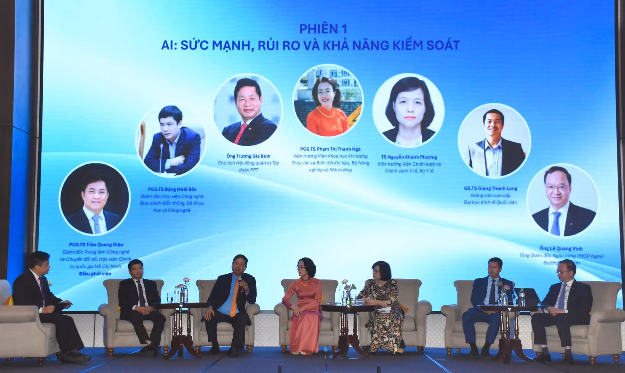 Hội thảo khoa học về sức mạnh không giới hạn và những thách thức khó dự báo của AI -0