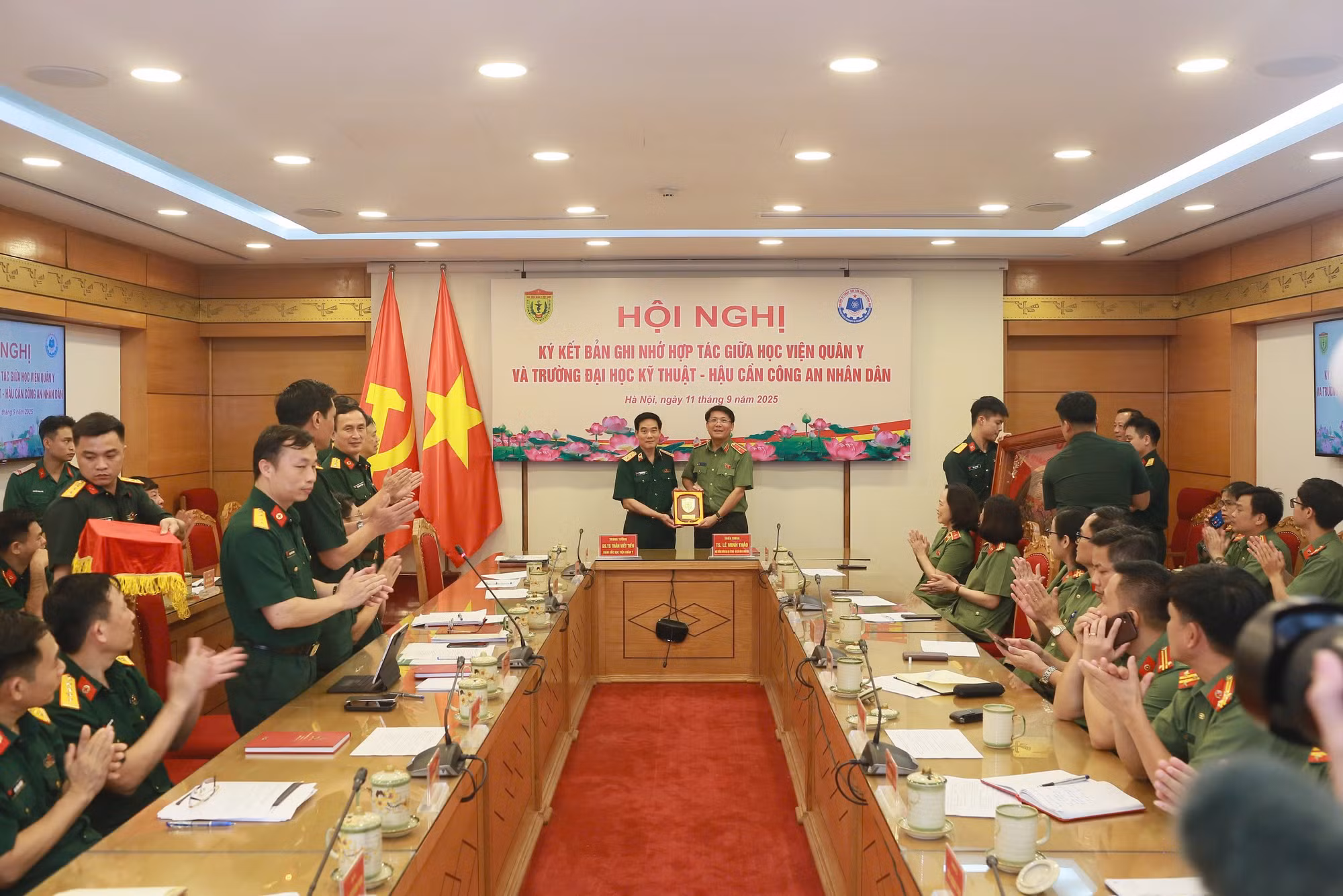 Trường Đại học Kỹ thuật-Hậu cần CAND và Học viện Quân y ký kết Biên bản hợp tác -0