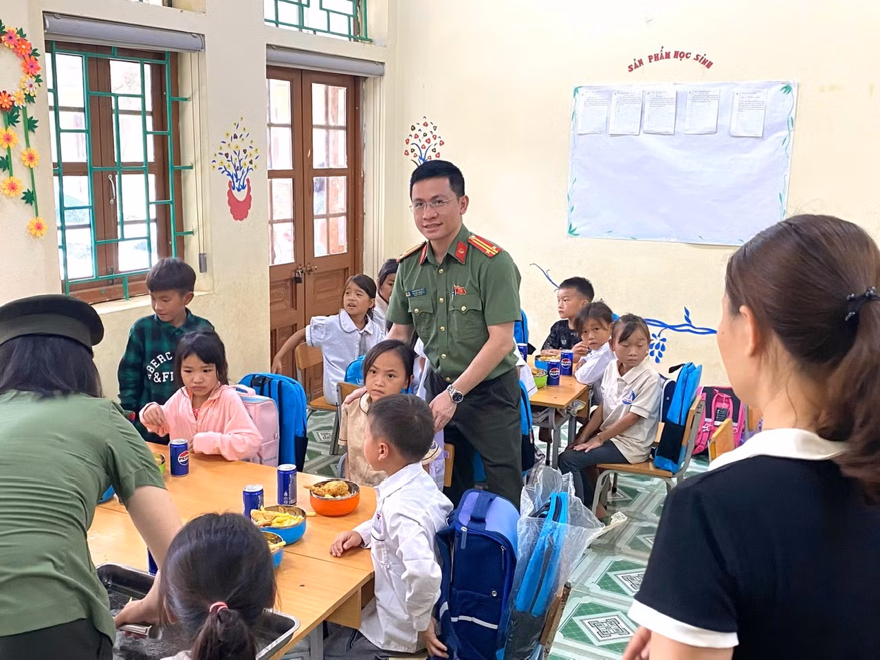 Cục Công nghiệp an ninh dâng hương căn cứ địa cách mạng Pác Bó -0