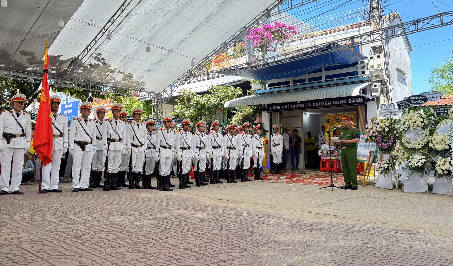 Nghẹn ngào tiễn biệt cán bộ Công an hy sinh khi truy bắt tội phạm -0