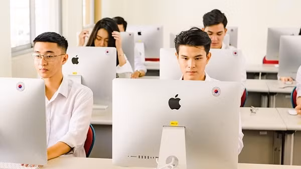 Chuẩn bị kỹ lưỡng các điều kiện để tổ chức thi tốt nghiệp THPT trên máy tính